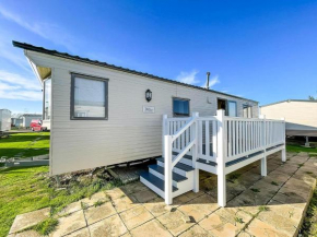 6 Berth Caravan At St Osyth Beach Holiday Park In Essex Ref 28007Gc